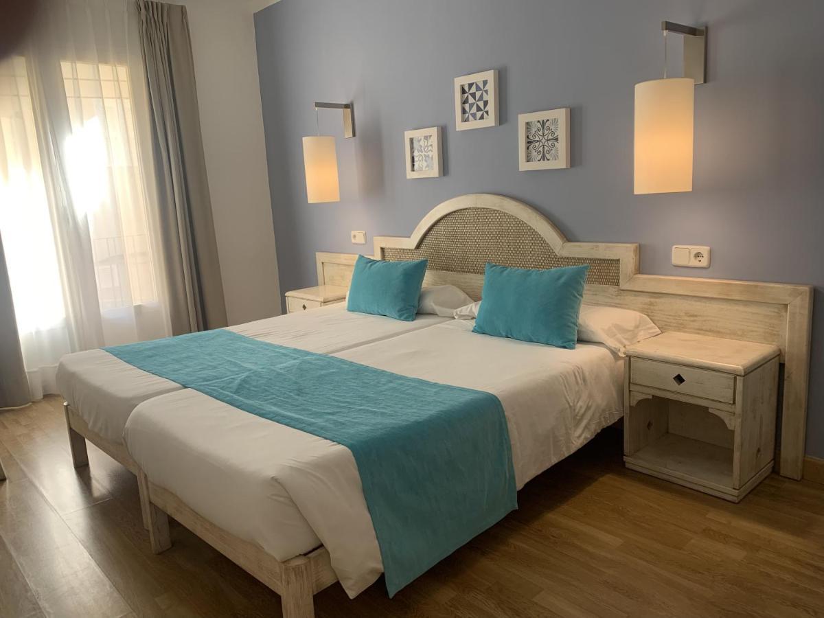 Hostal Hpc Porto Colom Exterior photo