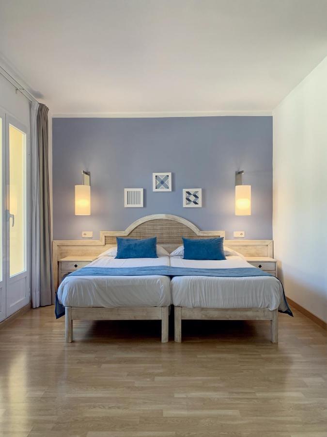 Hostal Hpc Porto Colom Exterior photo