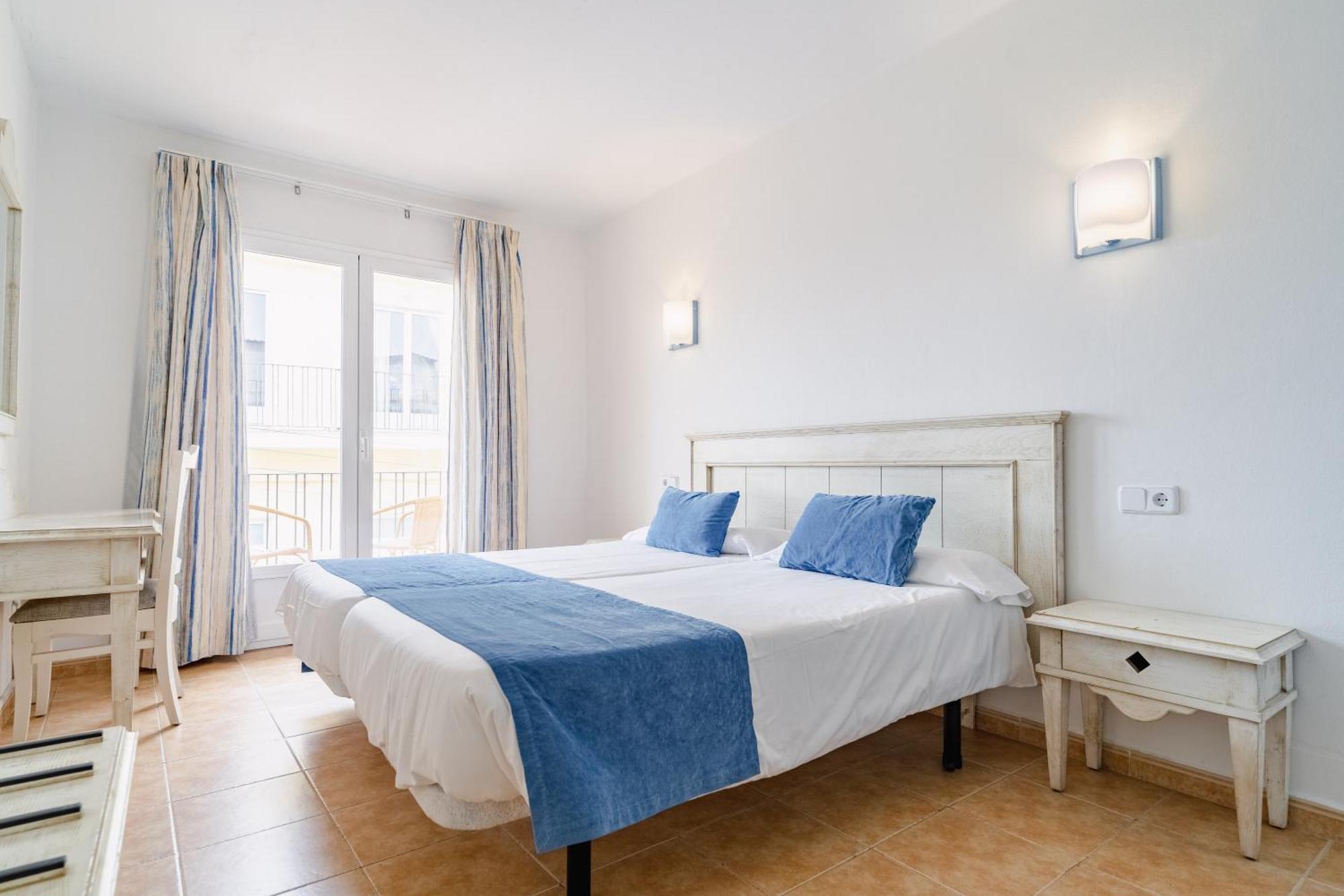 Hostal Hpc Porto Colom Exterior photo