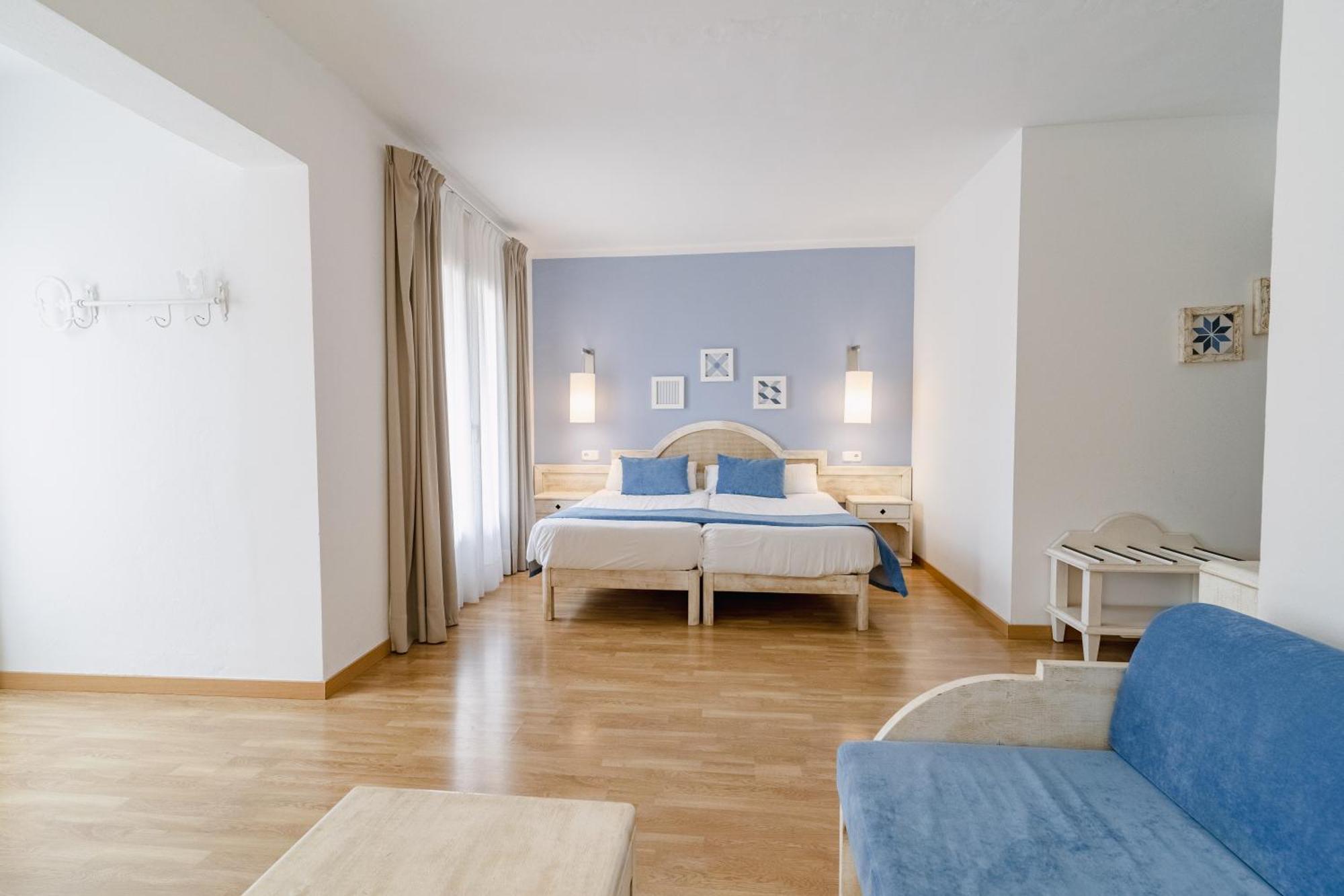 Hostal Hpc Porto Colom Exterior photo