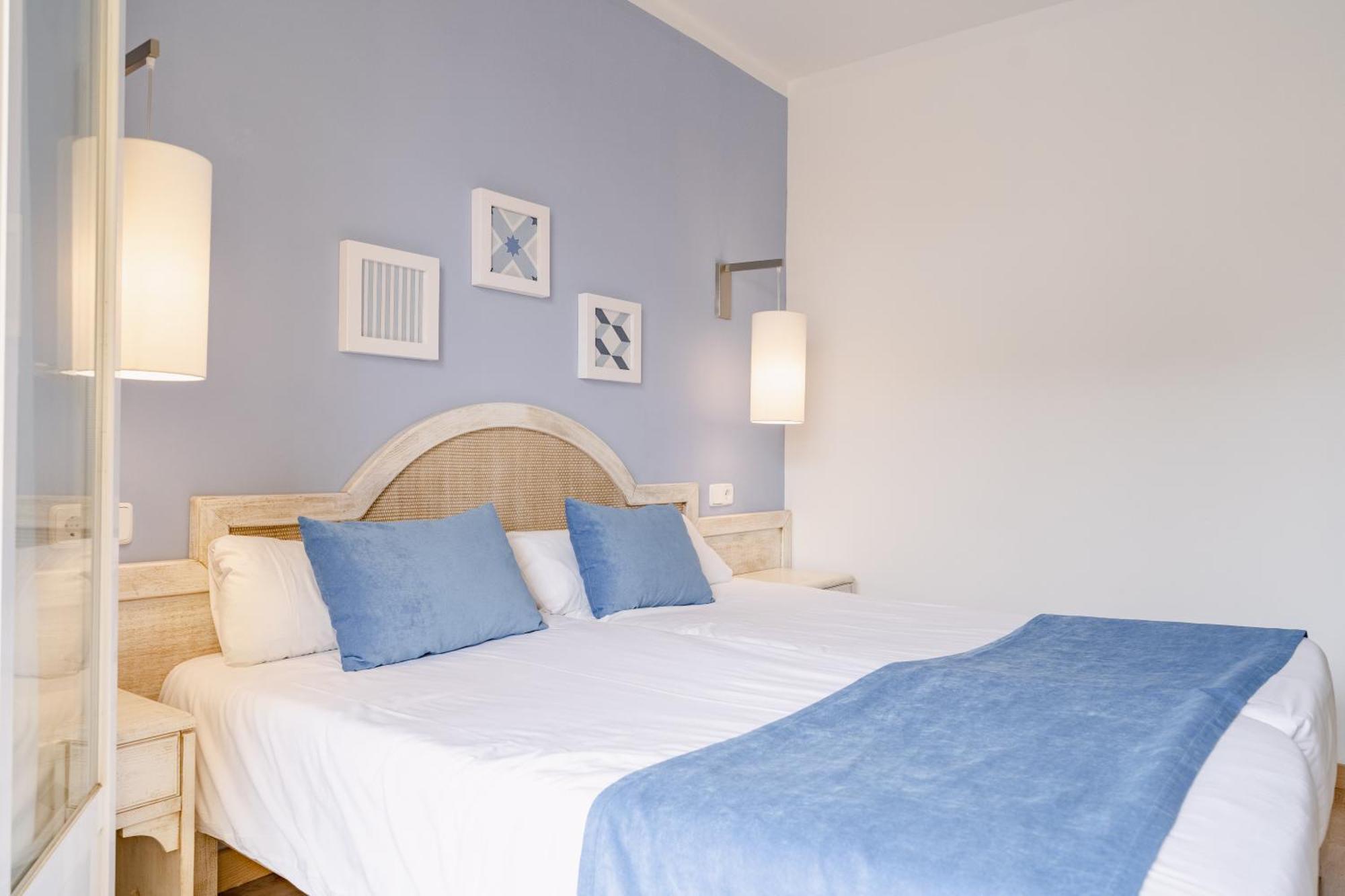 Hostal Hpc Porto Colom Exterior photo