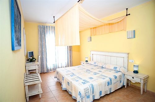 Hostal Hpc Porto Colom Exterior photo
