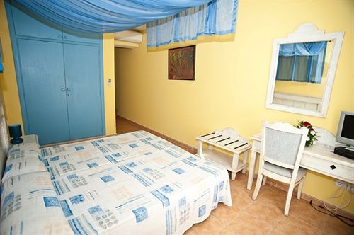 Hostal Hpc Porto Colom Exterior photo